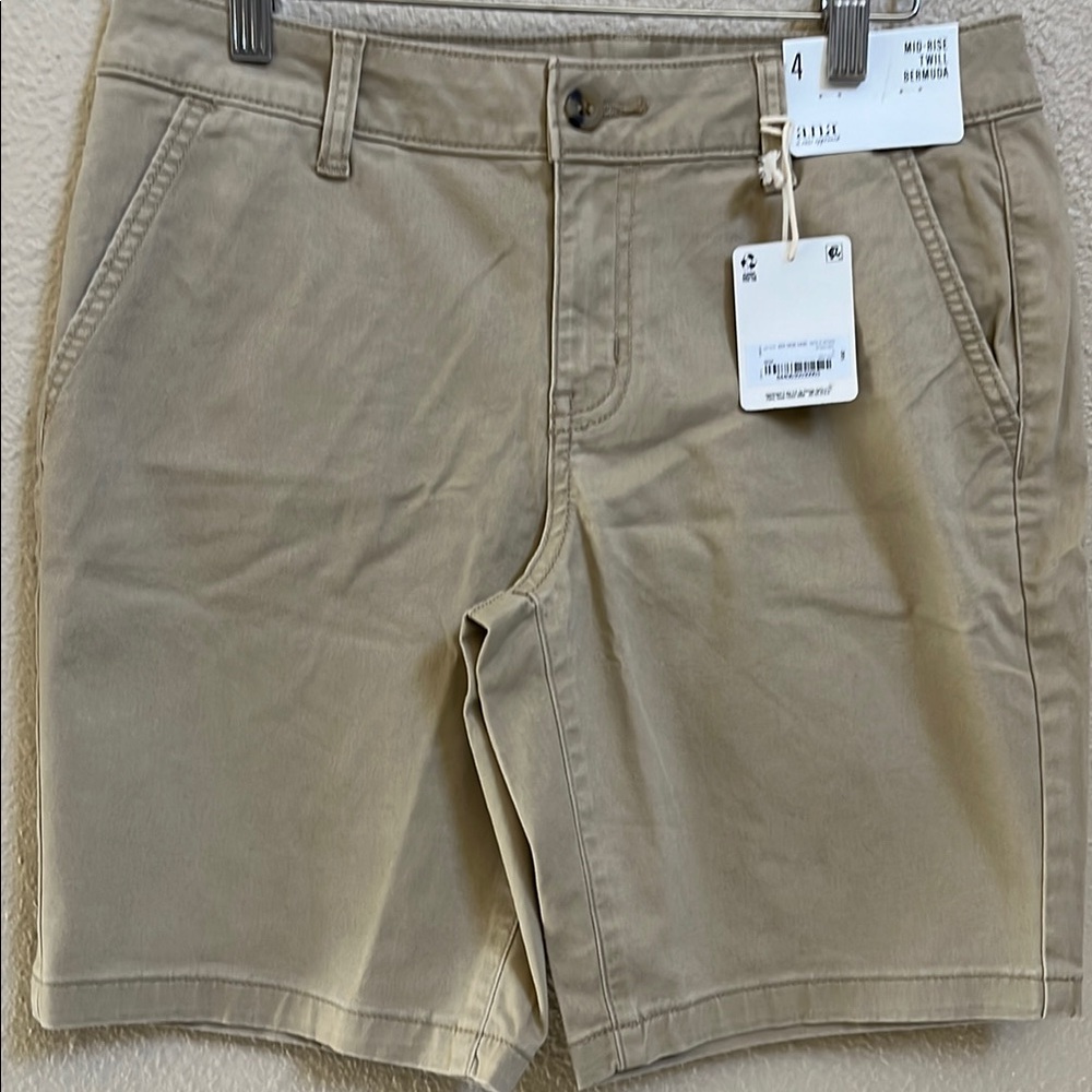 Women Sz4 mid rise twill Bermuda by A.N.A. 31”waist 17” length 19”leg width
